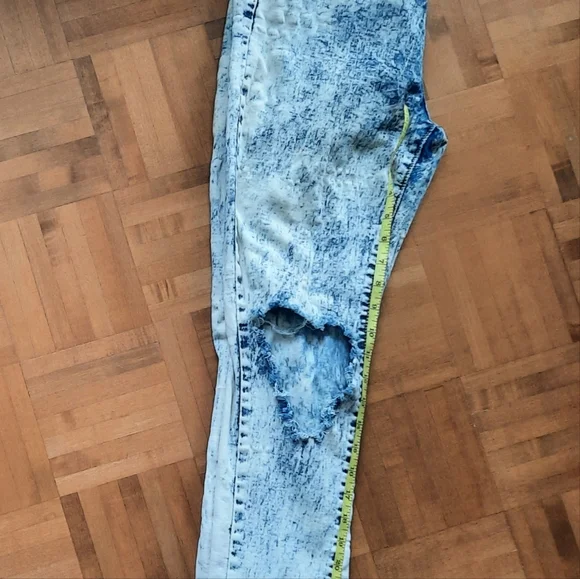 Distressed Jeans - Picture 3 of 4